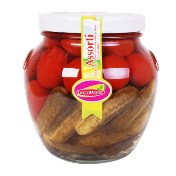 Assortiment de tomates cerises et cornichons marinés